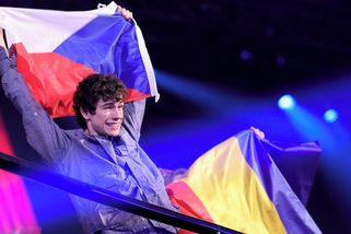 „Bezkonkurenčně nejlepší za mnoho let.“ Čech v Eurovizi postupuje do finále - Seznam Zprávy